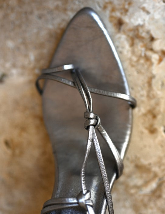 tambora_heel_close_up.jpg